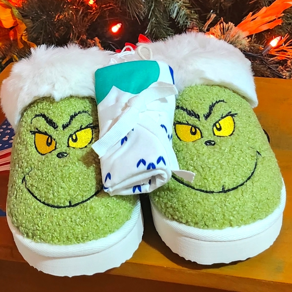 Cozy Green Grinch Slippers - Picture 6 of 8
